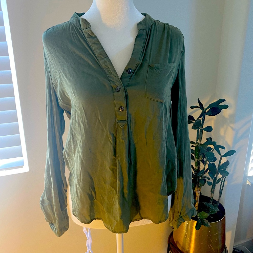 Mine blouse. Size M. Army green color.